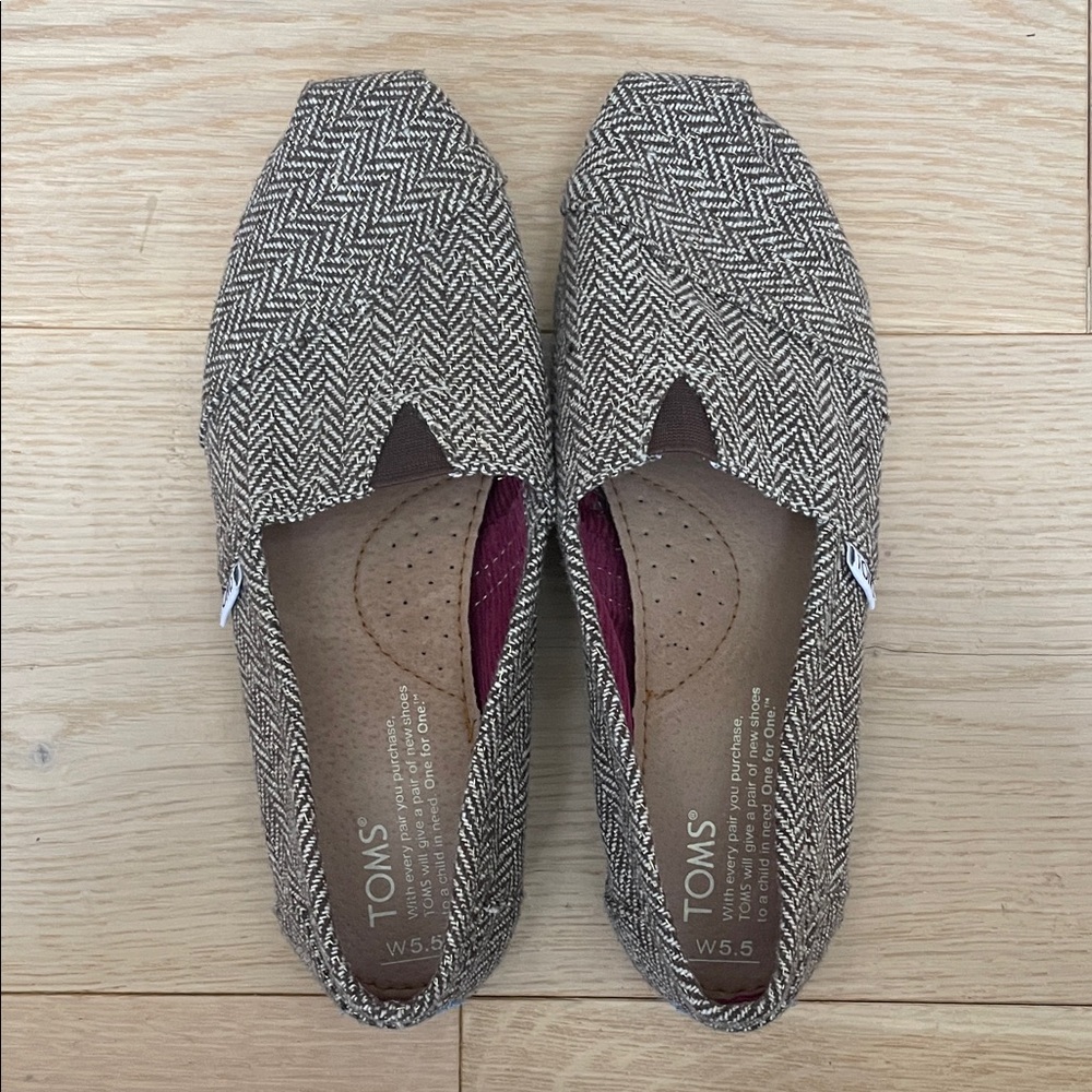 Toms Women’s Herringbone Slip-On Flats in Brown and Cream